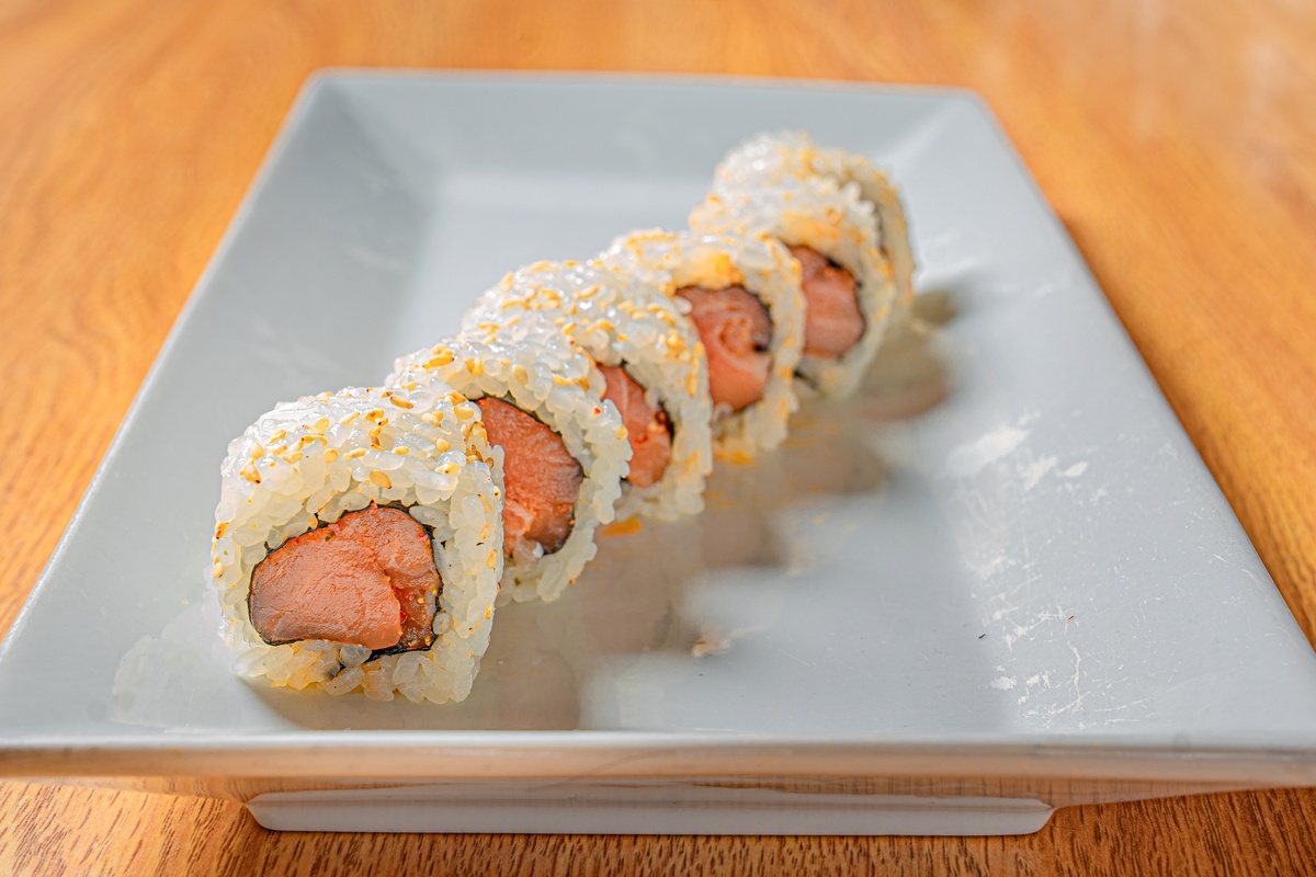 SPICY SALMON ROLL